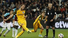 Glenn Murray proměňuje penaltu v zápase s West Hamem, Glenn Murray proměňuje penaltu v zápase s West Hamem,