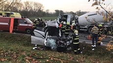 U Hostivic u Prahy se srazilo auto s domíchávačem betonu. (26.10.2017) U Hostivic u Prahy se srazilo auto s domíchávačem betonu. (26.10.2017)