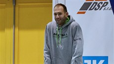 Děčínský marod Jakub Houška chodí o berlích. Děčínský marod Jakub Houška chodí o berlích.