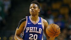 Markelle Fultz z Philadelphie vstoupil do NBA se zraněním ramene. Markelle Fultz z Philadelphie vstoupil do NBA se zraněním ramene.