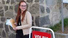 Veronika Petrová přijela kvůli volbám až ze Švýcarska. (20. 10. 2017) Veronika Petrová přijela kvůli volbám až ze Švýcarska. (20. 10. 2017)