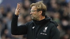 Rozčílený trenér Liverpoolu Jürgen Klopp během prohraného utkání s Tottenhamem... Rozčílený trenér Liverpoolu Jürgen Klopp během prohraného utkání s Tottenhamem...
