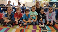 Lukáš a Adam, Štěpán a Matyáš, Jakub a Karolínka. Učitelka Pavlína Kováčiková... Lukáš a Adam, Štěpán a Matyáš, Jakub a Karolínka. Učitelka Pavlína Kováčiková...
