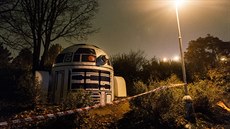 Ikonický robot R2D2 z Hvězdných válek zakotvil v Praze. Kdosi neznámý takto... Ikonický robot R2D2 z Hvězdných válek zakotvil v Praze. Kdosi neznámý takto...