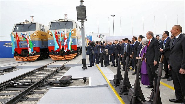 Slavnostn oteven eleznin trati Baku - Tbilisi - Kars v zerbjdnskm Baku. (30. jna 2017)