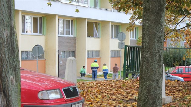 Výbuch plynu zcela zdemoloval byt v prvním patře domu (30.10.2017).