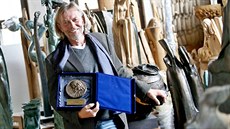 Na prestižním bienále ve Florencii dosáhl Jiří Netík na bronzovou plaketu... Na prestižním bienále ve Florencii dosáhl Jiří Netík na bronzovou plaketu...