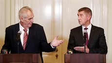 Prezident Miloš Zeman a předseda hnutí ANO Andrej Babiš na tiskové konferenci... Prezident Miloš Zeman a předseda hnutí ANO Andrej Babiš na tiskové konferenci...