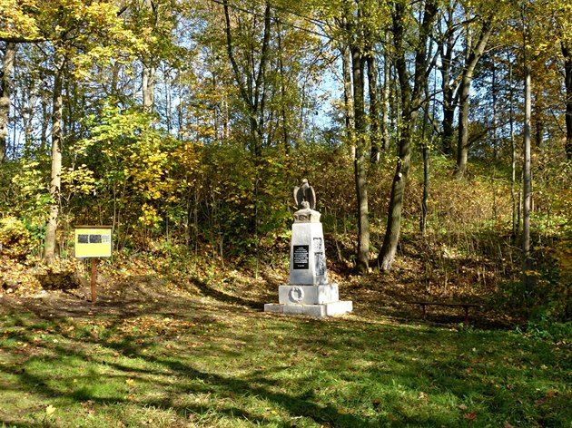 Zrekonstruovaný pomník obyvatelm Opatova, kteí padli za 1. svtové války.