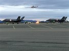 Trojice novch letoun F-35 norskch vzdunch sil po pistn na zkladn...