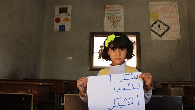 Syrská holčička Amal děkuje Čechům za to, že může chodit znovu do školky.