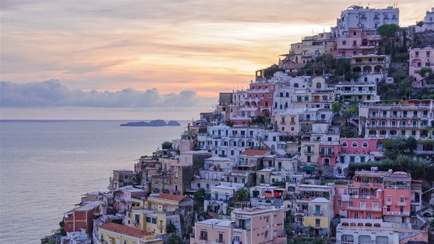Positano je pmosk msteko jihoitalskho regionu Kampnie v provincii Salerno, lec asi 60 km jin od Neapole.