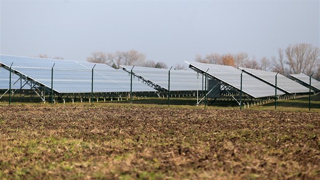 Fotovoltaick elektrrna u brnnskho letit se rozkld na 40 hektarech a m vkon 21,2 megawattu. V esku jsou jen ti vt.