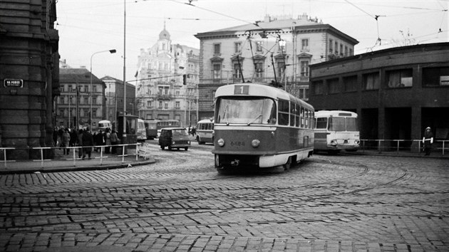 Kiovatka Tnov jet s pvodn zstavbou, 8. 12. 1971