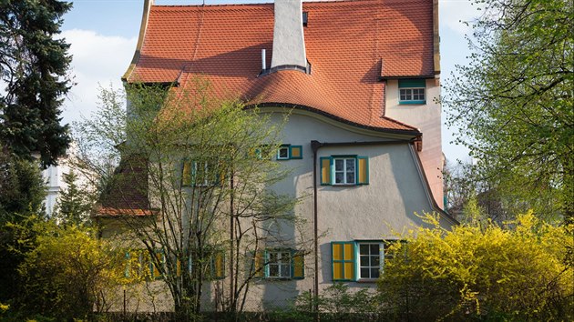 Rodinnou vilu pro prvnka Nhlovskho navrhl architekt Duan Jurkovi v roce 1907. Dokonena byla o rok pozdji. 