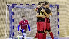 Historická trefa Jeseničtí futsalisté slaví gól Jiřího Mráze do sítě Chrudimi. Historická trefa Jeseničtí futsalisté slaví gól Jiřího Mráze do sítě Chrudimi.