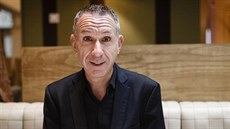 „Futuristický mnich" Bruno Marion tvrdí, že svět je za bodem zlomu a v chaosu.... „Futuristický mnich" Bruno Marion tvrdí, že svět je za bodem zlomu a v chaosu....