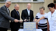Už je to víc než rok, co premiér Sobotka a hejtman Hašek poklepávali základní... Už je to víc než rok, co premiér Sobotka a hejtman Hašek poklepávali základní...