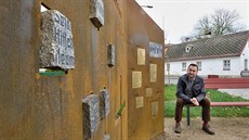Zbytky starého pomníku se v Hejnicích staly součástí toho nového. Na snímku... Zbytky starého pomníku se v Hejnicích staly součástí toho nového. Na snímku...
