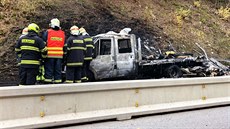 Dopolední požár dodávky s koberci obousměrně uzavřel dálnici D1 na 80.... Dopolední požár dodávky s koberci obousměrně uzavřel dálnici D1 na 80....
