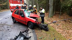Řidička osobního auta zraněním na místě podlehla. Řidička osobního auta zraněním na místě podlehla.