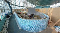 Řemeslníci dokončují novou vířivku na plaveckém stadionu v Českých Budějovicích. Řemeslníci dokončují novou vířivku na plaveckém stadionu v Českých Budějovicích.
