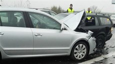 Na šestnáctém kilometru od Hradce Králové směrem na Prahu se stala dopravní... Na šestnáctém kilometru od Hradce Králové směrem na Prahu se stala dopravní...