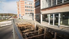 Ve Dvacáté ulici továrního areálu ve Zlíně se vedle Baťova institutu se... Ve Dvacáté ulici továrního areálu ve Zlíně se vedle Baťova institutu se...
