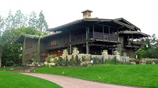 Rodinný dům v Pasadeně je postavený v takzvaném Craftsman stylu, dnes se o něj... Rodinný dům v Pasadeně je postavený v takzvaném Craftsman stylu, dnes se o něj...