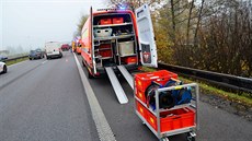 Hasiči museli použít chemický vůz s nasákavým sorbentem na uniklou naftu z... Hasiči museli použít chemický vůz s nasákavým sorbentem na uniklou naftu z...