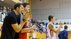 Luboš Kovář (uprostřed) a Pavel Slezák (vpravo) se radují z povedené akce... Luboš Kovář (uprostřed) a Pavel Slezák (vpravo) se radují z povedené akce...