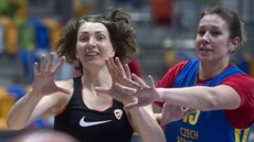 Edita Šujanová (vpravo) a Tereza Pecková na otevřeném tréninku českých... Edita Šujanová (vpravo) a Tereza Pecková na otevřeném tréninku českých...