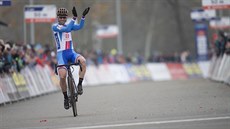 Český cyklokrosař Martin Bína v cíli mistrovství Evropy v Táboře. Český cyklokrosař Martin Bína v cíli mistrovství Evropy v Táboře.