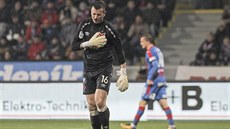 Slávistický brankář Jan Laštůvka během šlágru v Plzni Slávistický brankář Jan Laštůvka během šlágru v Plzni
