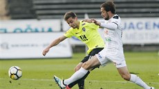 Momentka z druholigového duelu Hradec Králové (bílá) vs. Vítkovice Momentka z druholigového duelu Hradec Králové (bílá) vs. Vítkovice