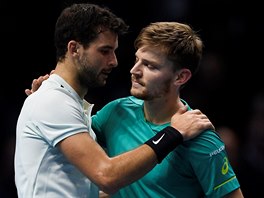 Grigor Dimitrov (vlevo) slav vtzstv na Turnaji mistr, gratuluje mu David...