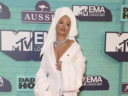 Rita Ora na udílení evropských hudebních cen MTV (Londýn, 12. listopadu 2017)