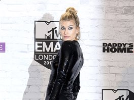 Modelka Hailey Baldwinová na udílení evropských hudebních cen MTV (Londýn, 12....