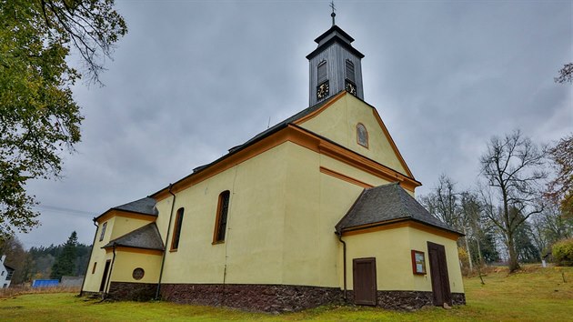 Dominantou Kianova, kde nyn ije okolo sta obyvatel, je kostel Nejsvtjho jmna Je.