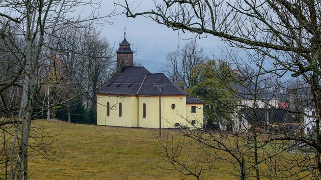 Dominantou Kianova, kde nyn ije okolo sta obyvatel, je kostel Nejsvtjho jmna Je.