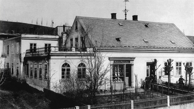 V malebnm dom ve Vratislavicch nad Nisou, dnen sti Liberce, bvala na konci 19. stolet klempsk dlna Antona Porscheho.