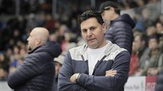 Trenér chomutovských hokejistů Vladimír Růžička v utkání proti Plzni. Trenér chomutovských hokejistů Vladimír Růžička v utkání proti Plzni.