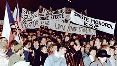Shromáždění studentů a občanů na Albertově 17. listopadu 1989. Shromáždění studentů a občanů na Albertově 17. listopadu 1989.