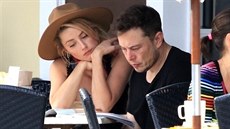 Elon Musk a Amber Heardová při společné snídani v restauraci Sweet Butter... Elon Musk a Amber Heardová při společné snídani v restauraci Sweet Butter...