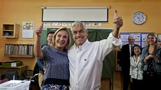 Bývalý chilský prezident a současný kandidát na stejný post Sebastián Piňera se... Bývalý chilský prezident a současný kandidát na stejný post Sebastián Piňera se...