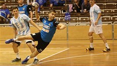 Jan Ipser z Brna zakončuje v utkání s Hranicemi. Jan Ipser z Brna zakončuje v utkání s Hranicemi.