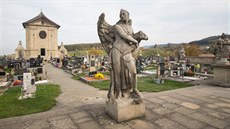 Barokní sochy na hřbitově ve Střílkách na Kroměřížsku. Barokní sochy na hřbitově ve Střílkách na Kroměřížsku.