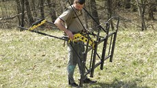 Experti z brněnské univerzity při průzkumu v lokalitě Hutě na Žítkové v Bílých... Experti z brněnské univerzity při průzkumu v lokalitě Hutě na Žítkové v Bílých...