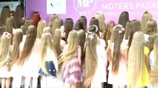 V Litvě se dívky utkaly v soutěži o nejdelší vlasy. V Litvě se dívky utkaly v soutěži o nejdelší vlasy.