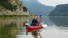 Zdeněk Lyčka po Dunaji uplaval 2 800 kilometrů. Zdeněk Lyčka po Dunaji uplaval 2 800 kilometrů.